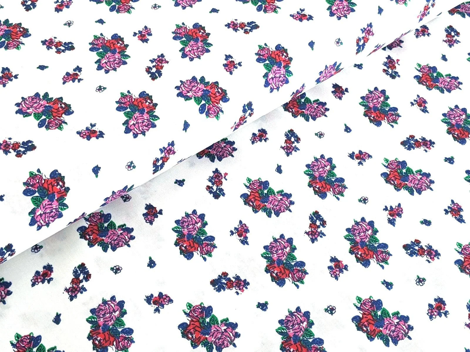 Baumwollstoff Meterware – Muster Blumen auf Weiß