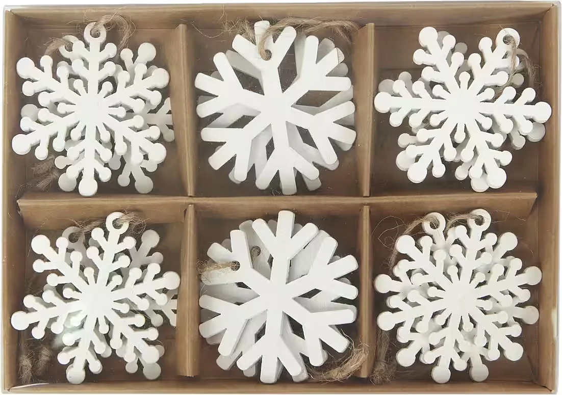 Hängedekoration TrendLine – 18 Holzschneeflocken