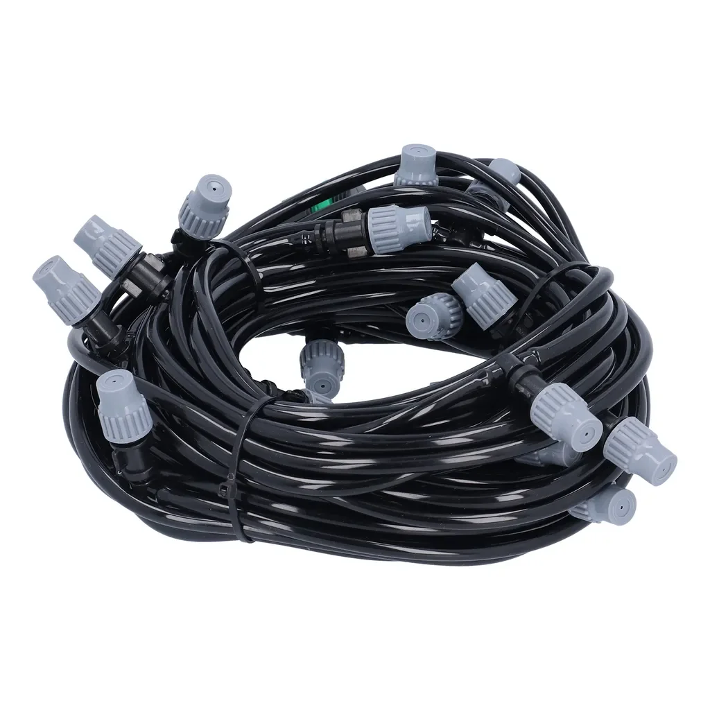 Bewässerungssystem mit Schläuchen Rohren Nebeldüsen Sprühkühlsystem